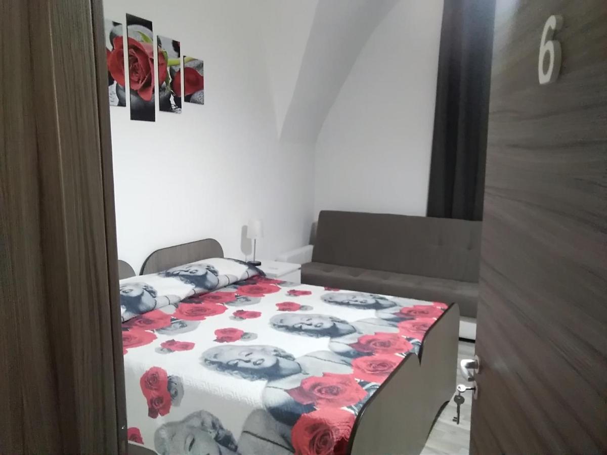 Mary Affittacamere Comiso Buitenkant foto