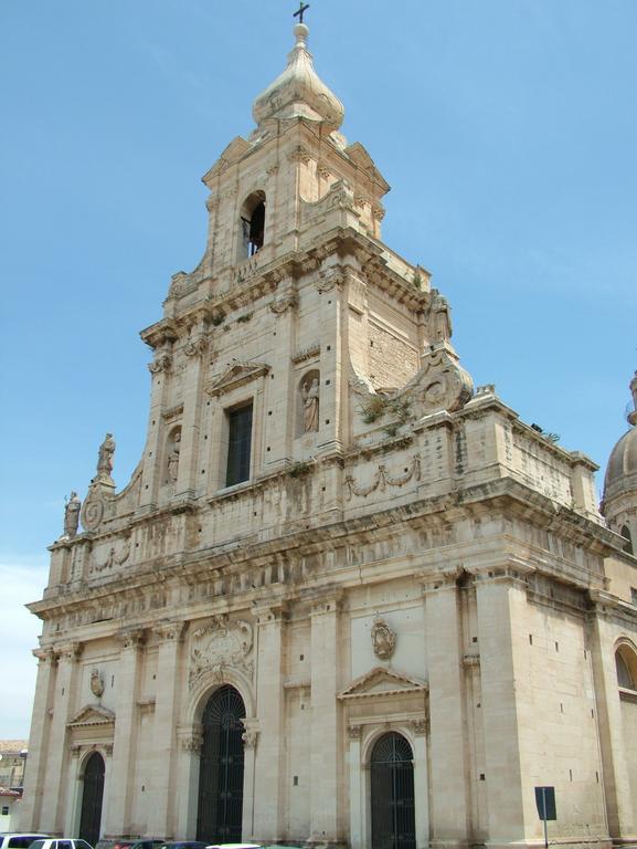Mary Affittacamere Comiso Buitenkant foto